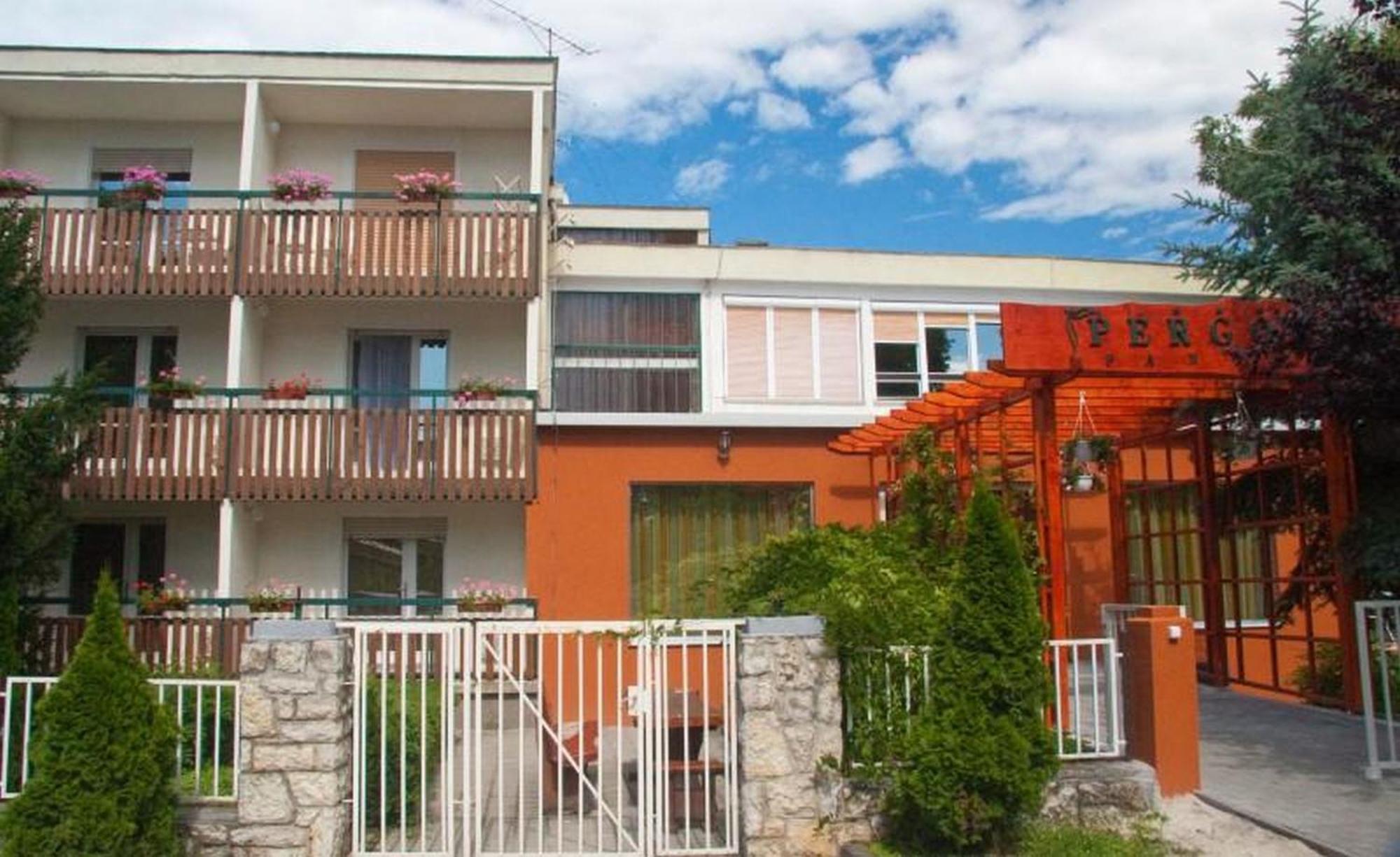 Pergola Panzio Hotel Balatonfoldvar Luaran gambar